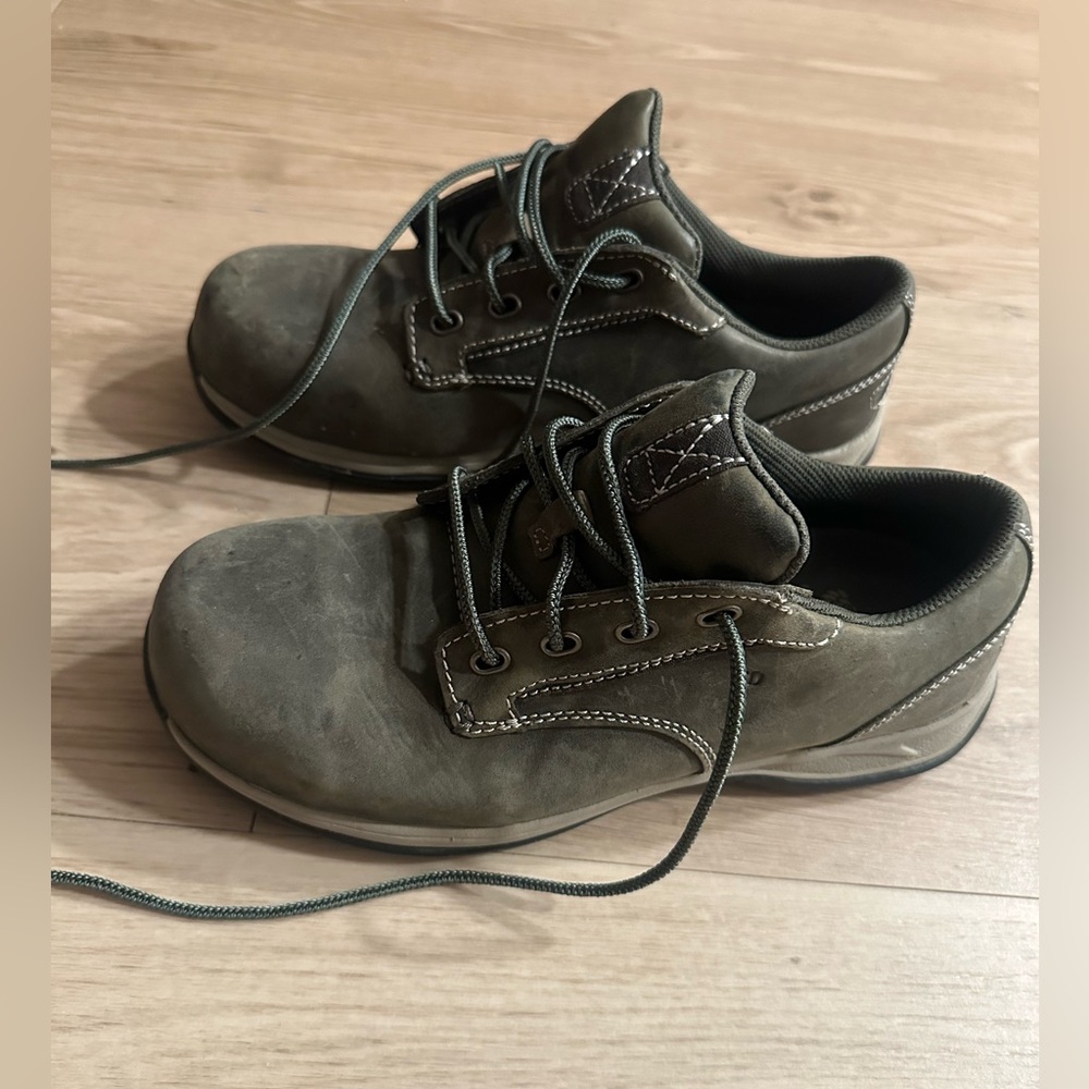 Red wing slip resistant shoes Classic Olive Lace-Up shoes